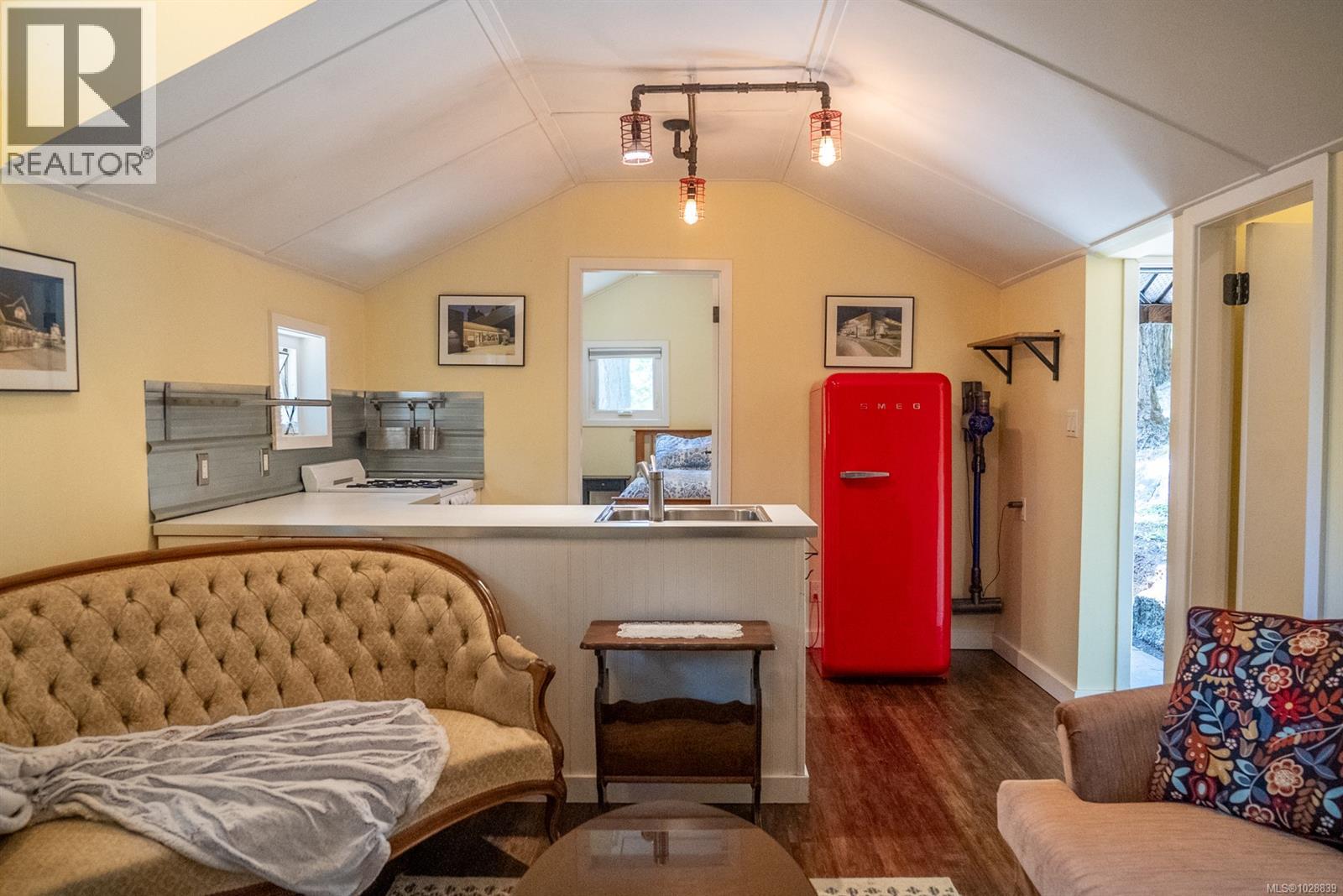  9907 Gowlland Point Road, Pender Island