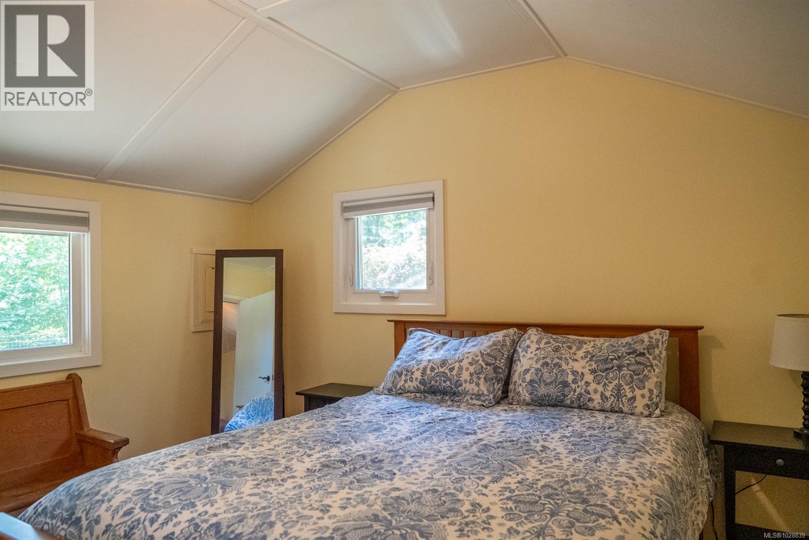 9907 Gowlland Point Rd - 34