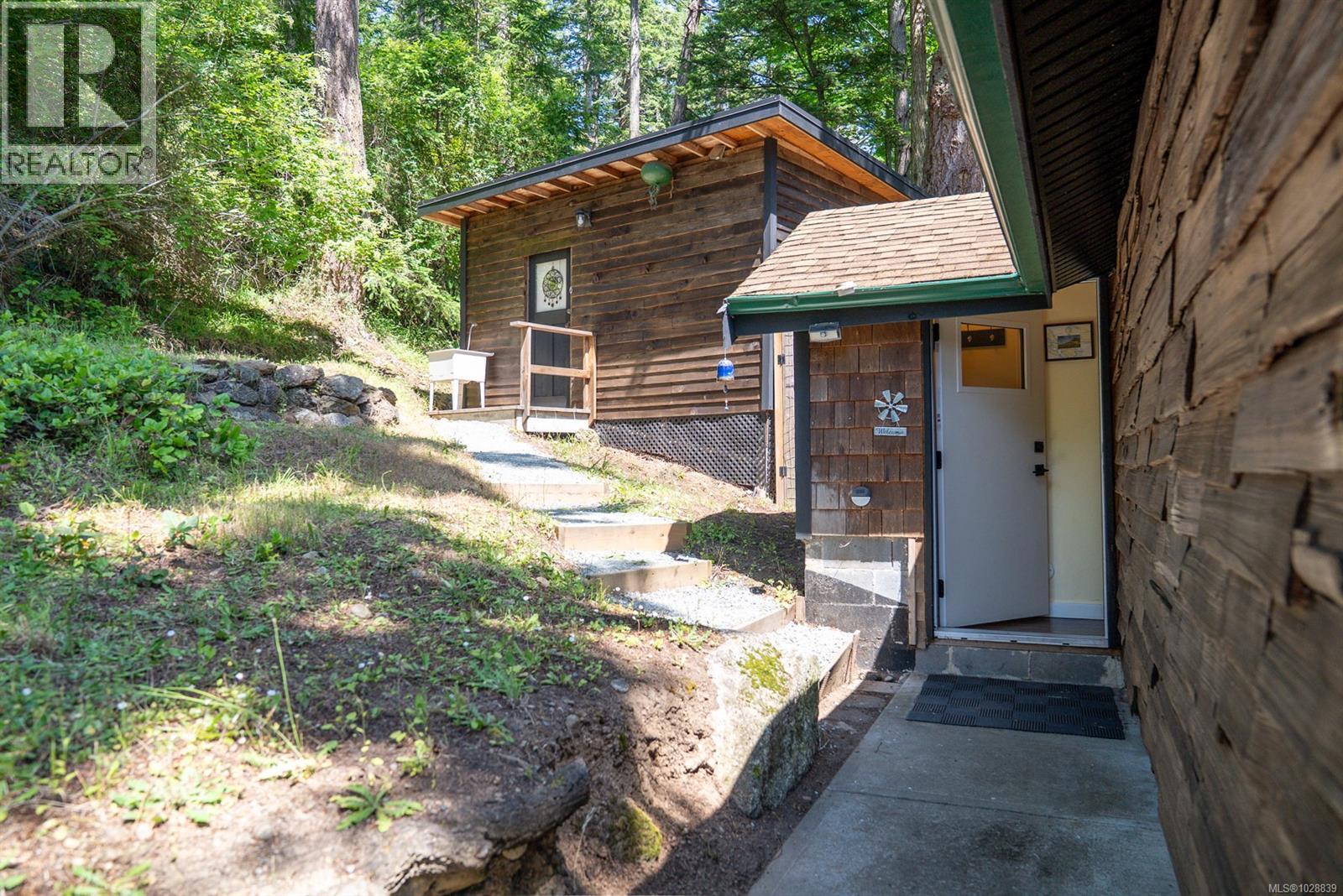 9907 Gowlland Point Rd - 36