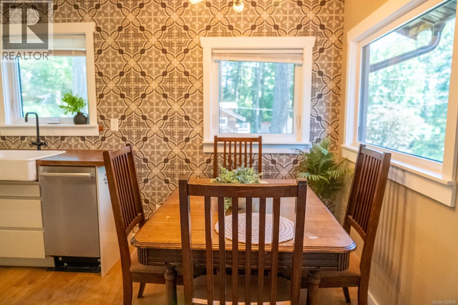 9907 Gowlland Point Rd - 9
