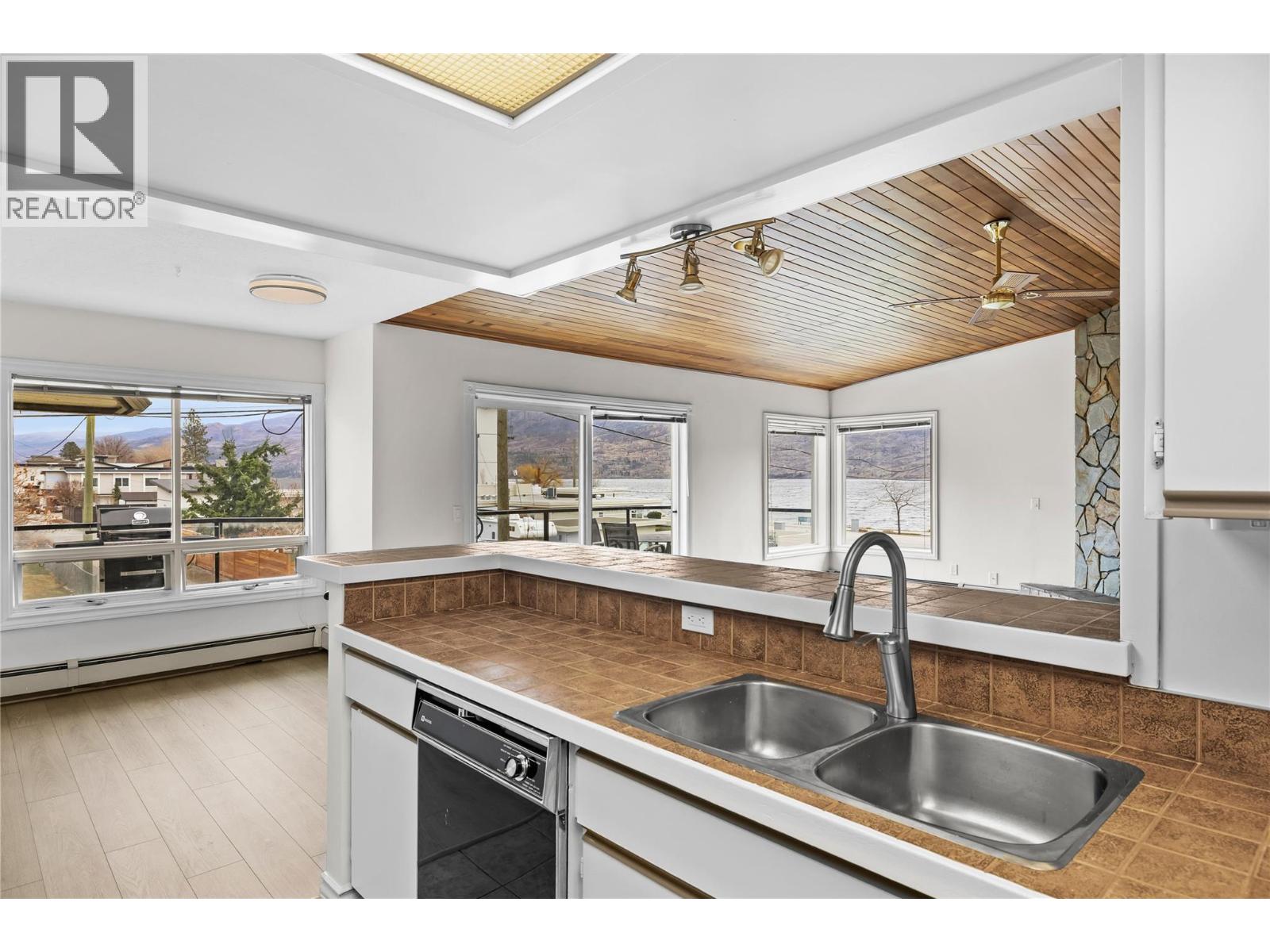 4340B Beach Avenue Unit# 209, Peachland