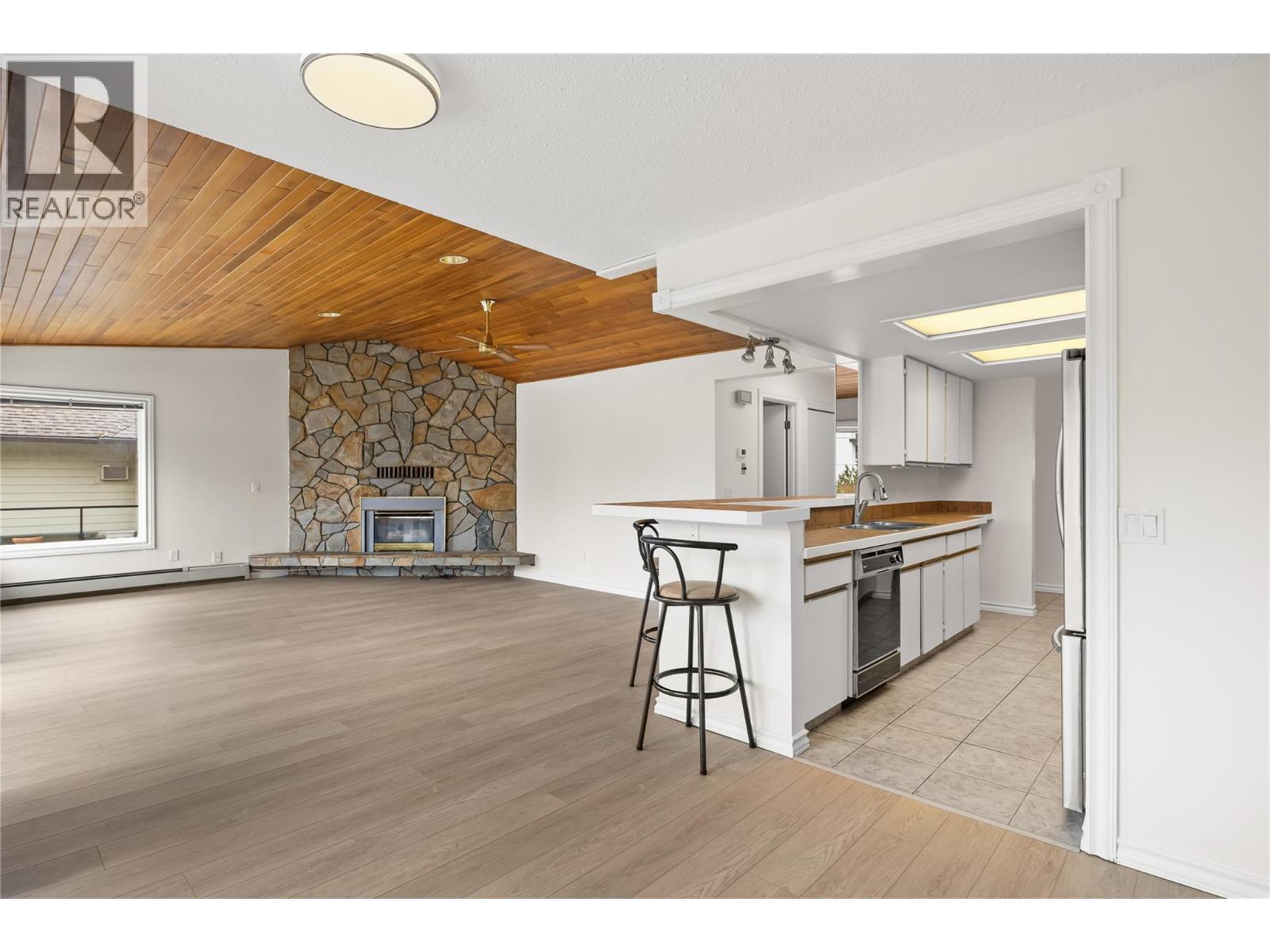 #209 4340B Beach Avenue - 20