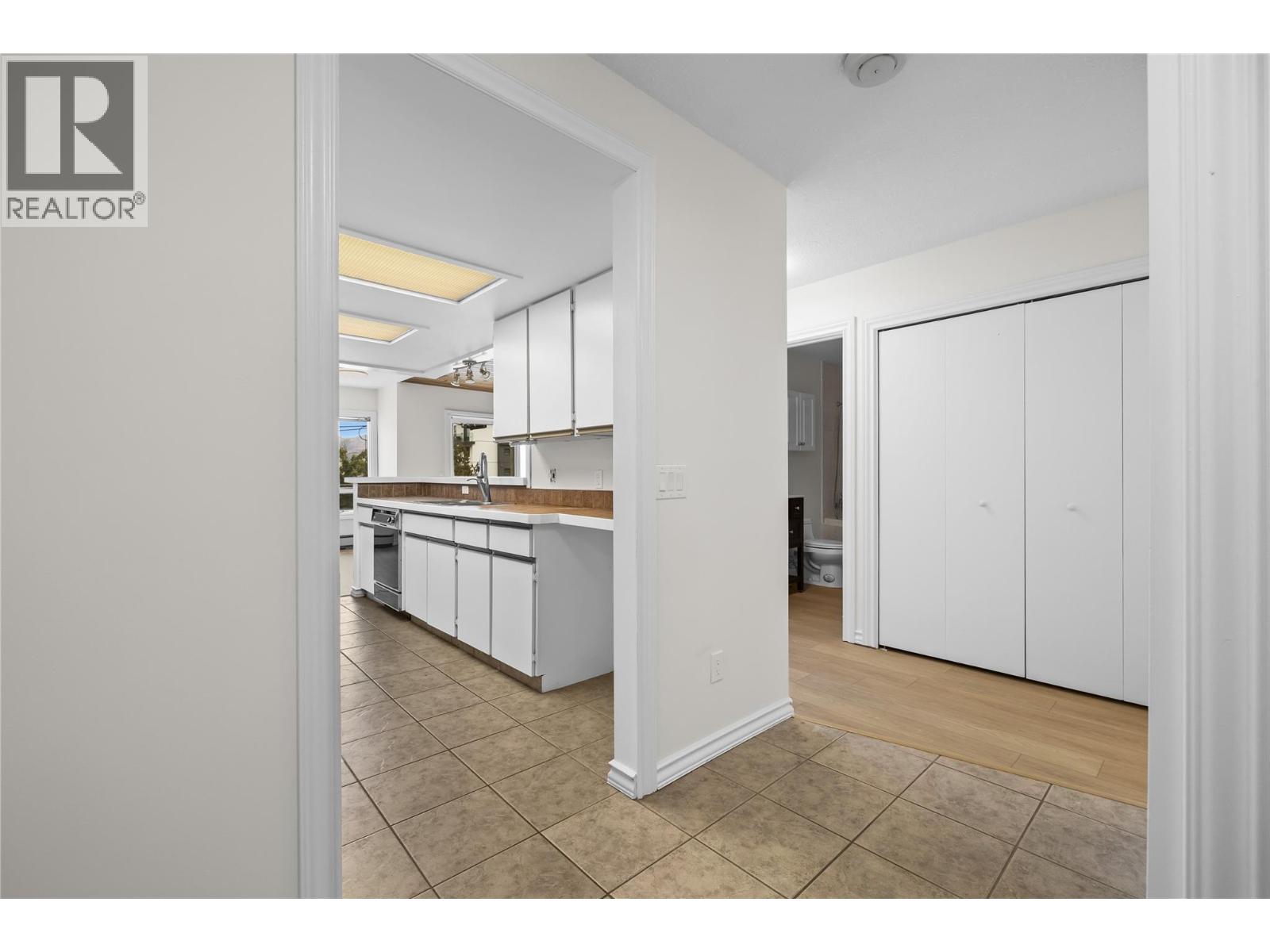 #209 4340B Beach Avenue - 7