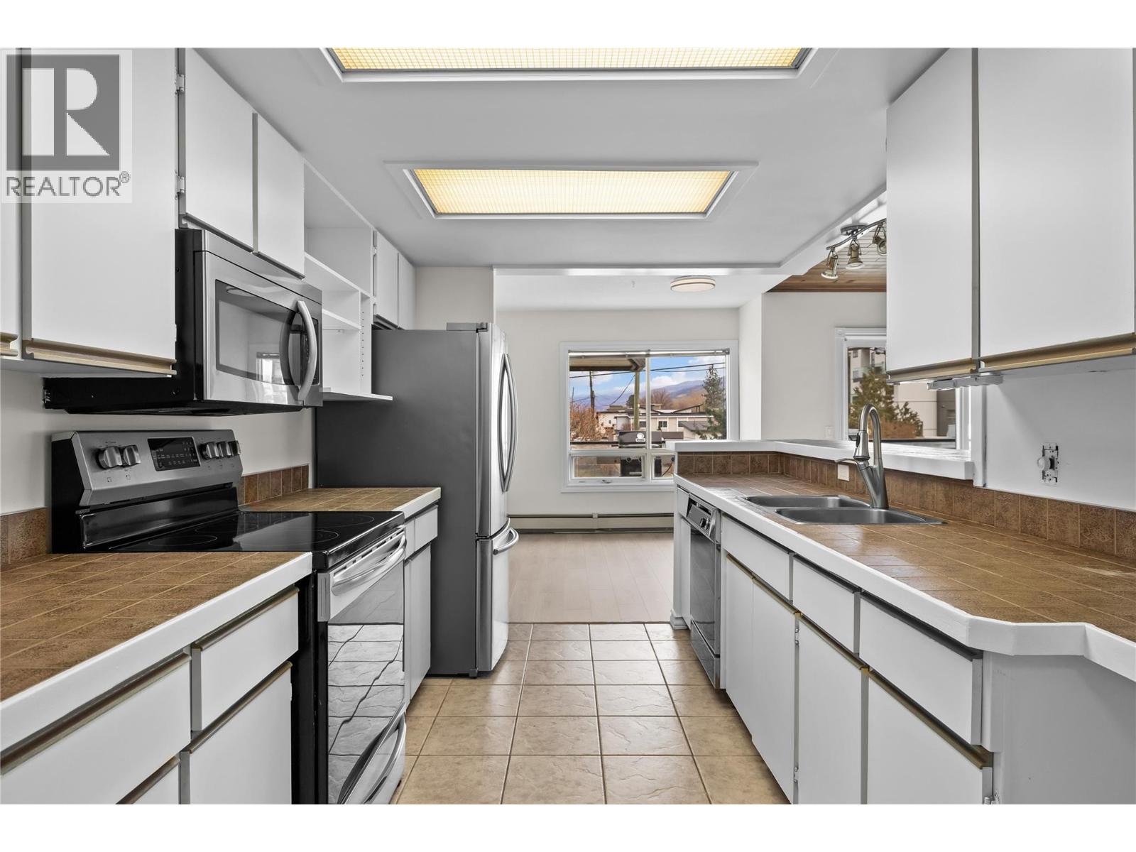 #209 4340B Beach Avenue - 9
