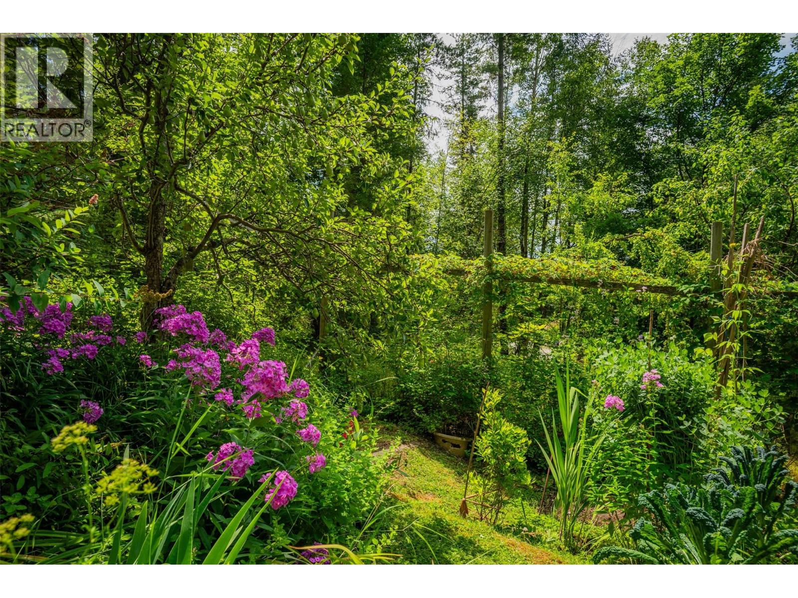 1506 Highway 31A, New Denver