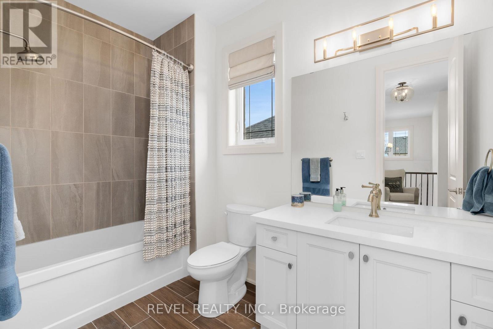 51 WOOD CRESCENT - 34