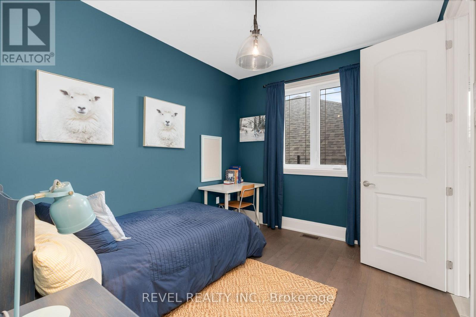 51 WOOD CRESCENT - 35