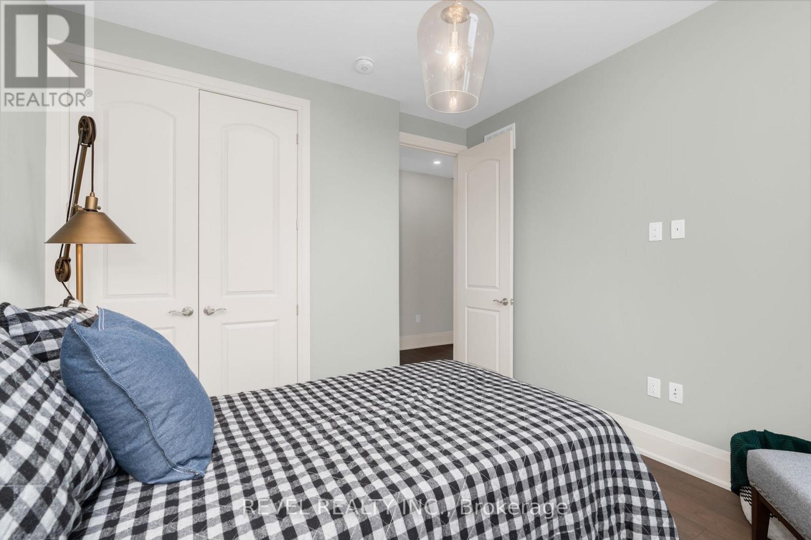 51 WOOD CRESCENT - 41