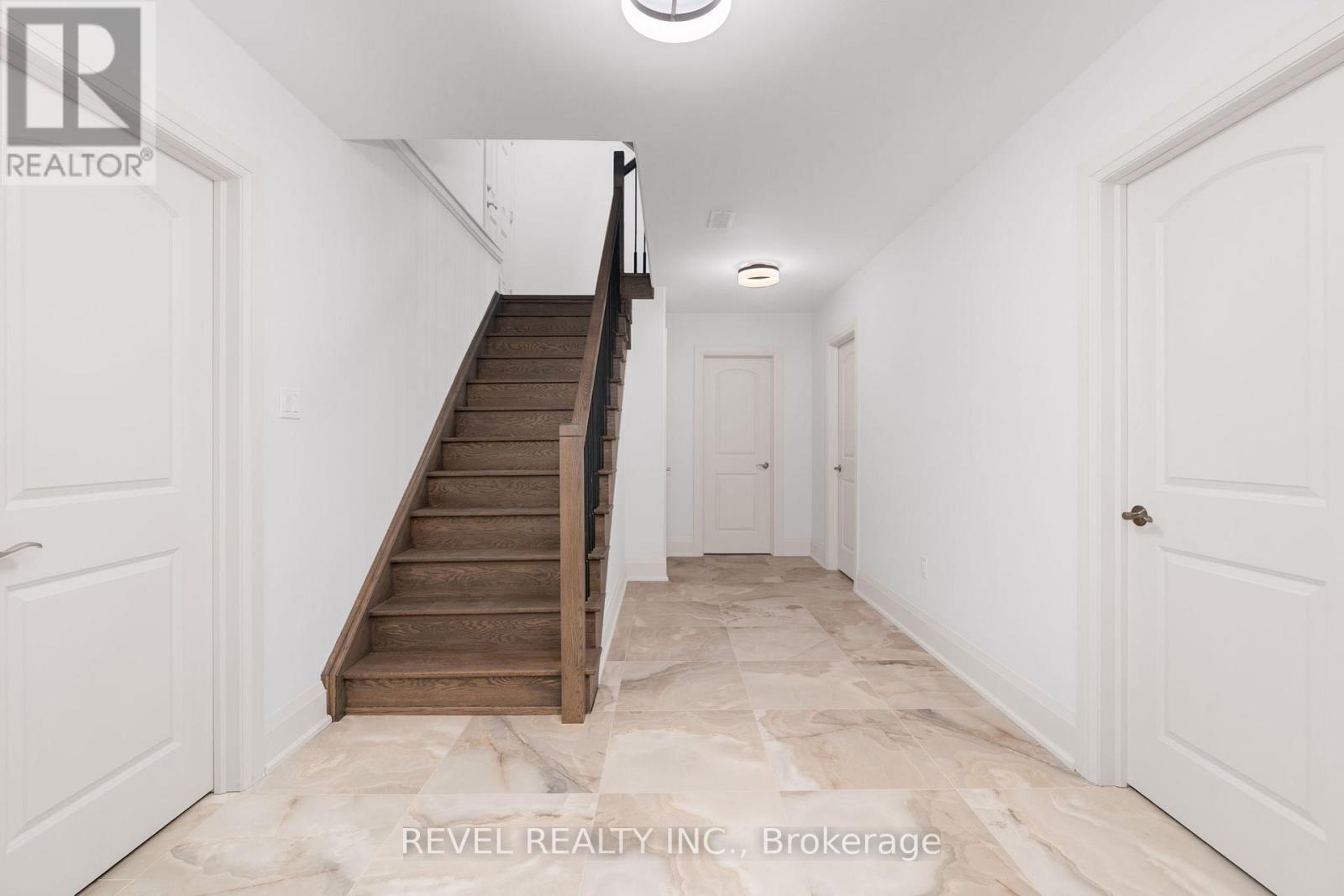 51 WOOD CRESCENT - 43