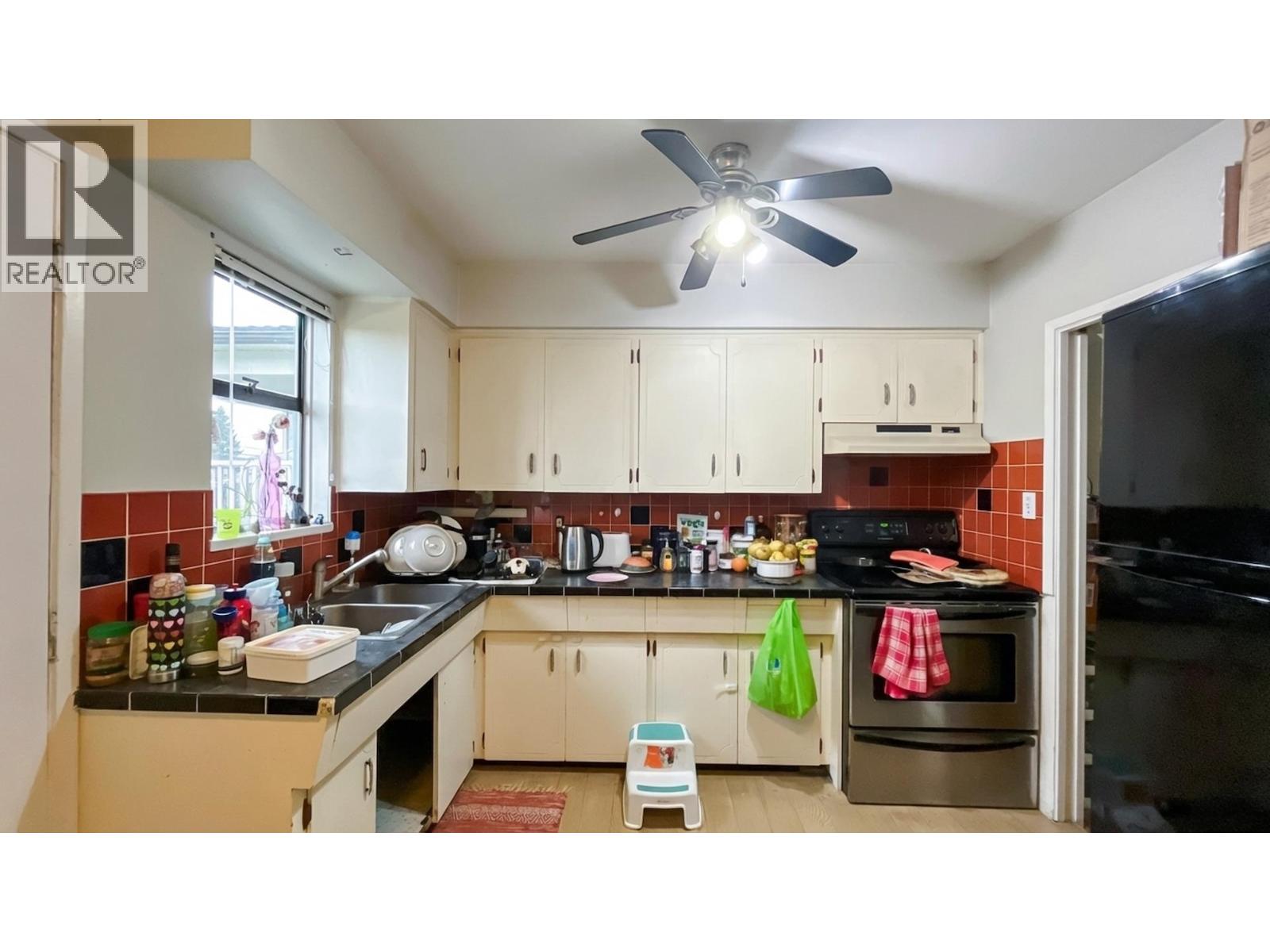 6609-6611 LAKEVIEW AVENUE, Burnaby