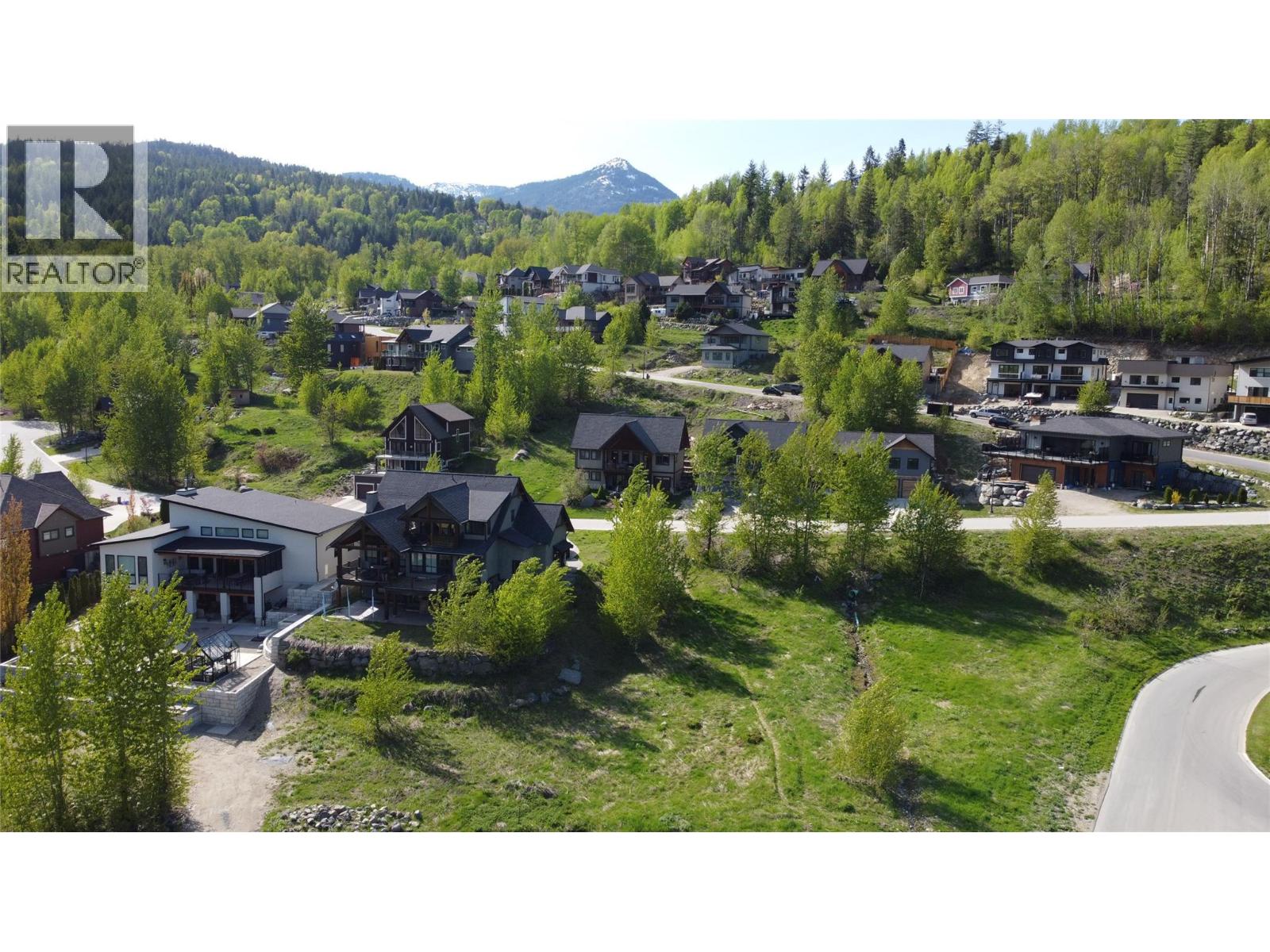 801 WHITE TAIL Drive, Rossland