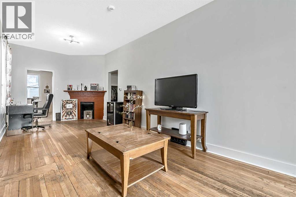 430 15 Avenue NE, Calgary, Alberta