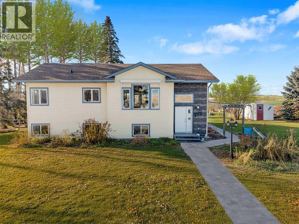 25408 Highway 597, Rural Lacombe County