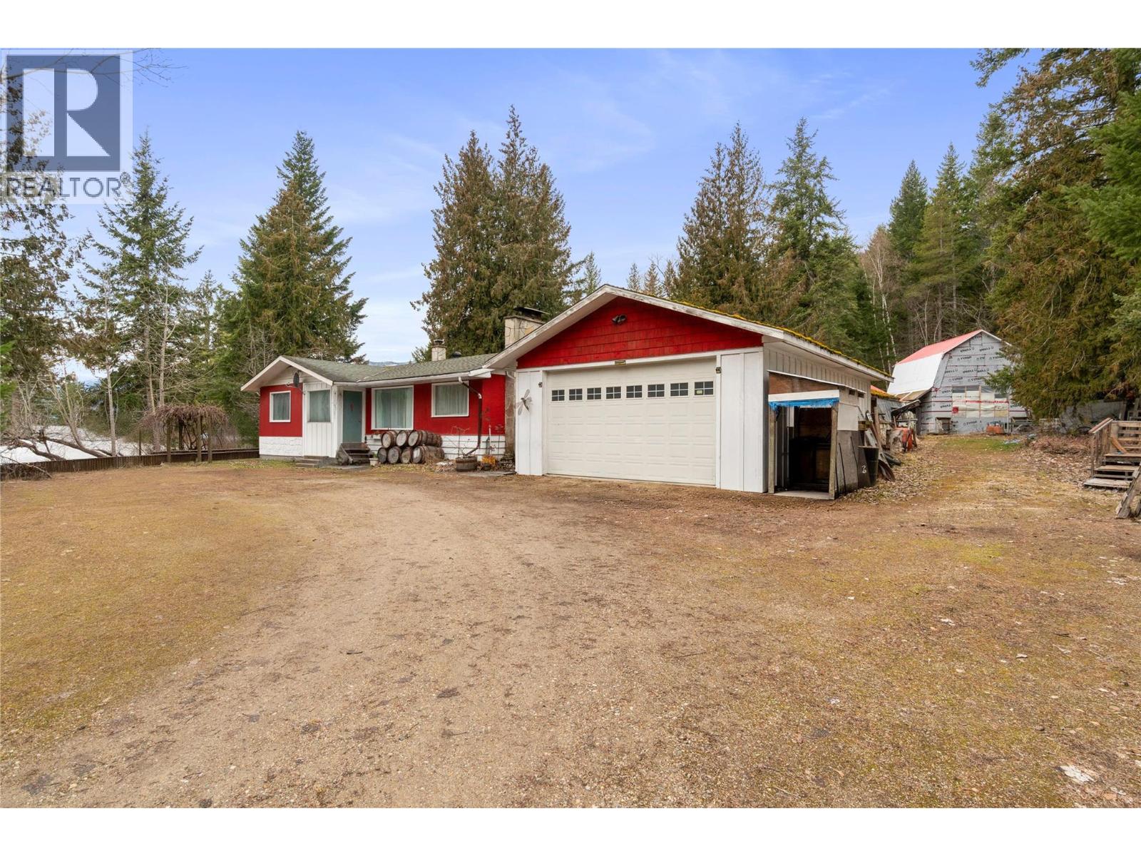 4841 5 Avenue SW, Salmon Arm