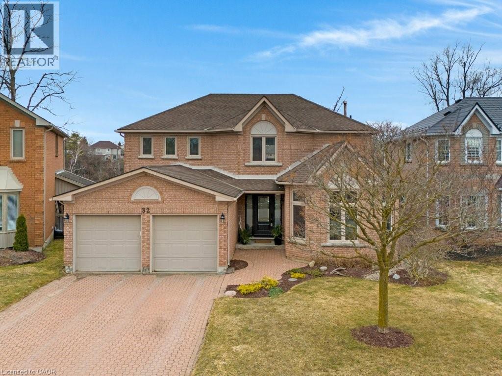 32 KINGFISHER Crescent