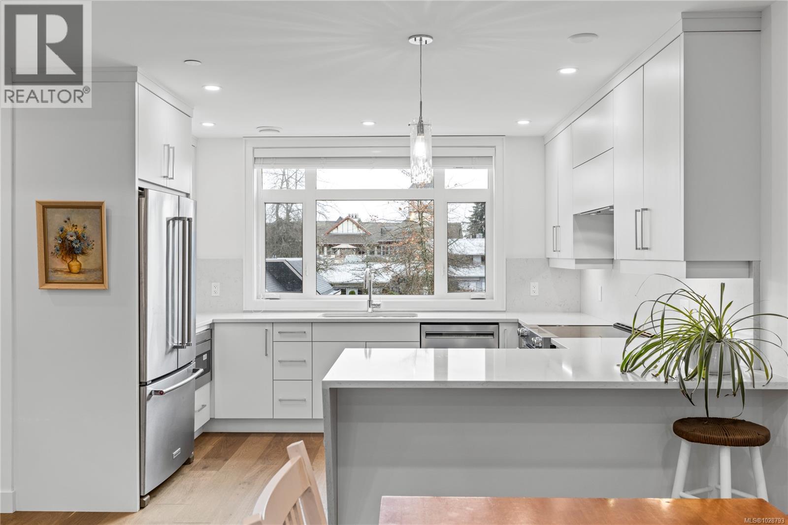 #6 180 FIRST AVE - 11