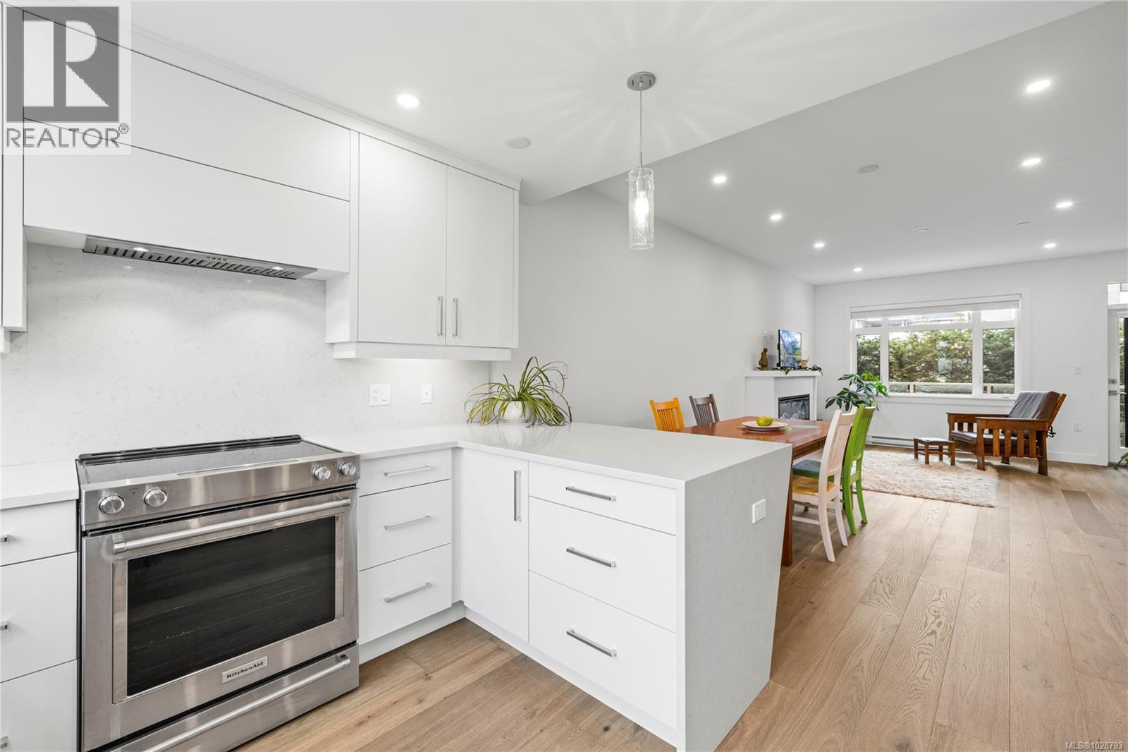 #6 180 FIRST AVE - 14