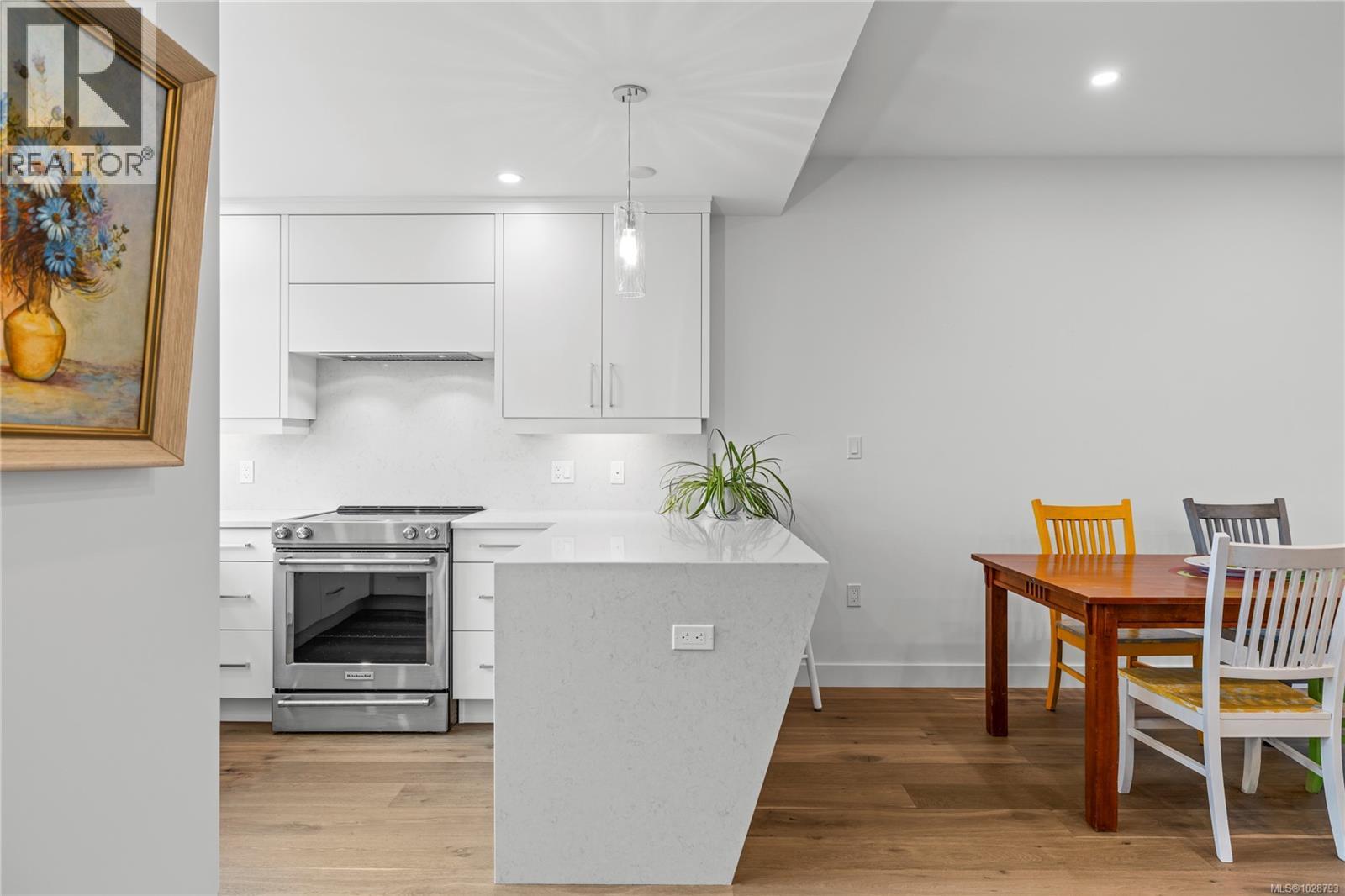 #6 180 FIRST AVE - 15