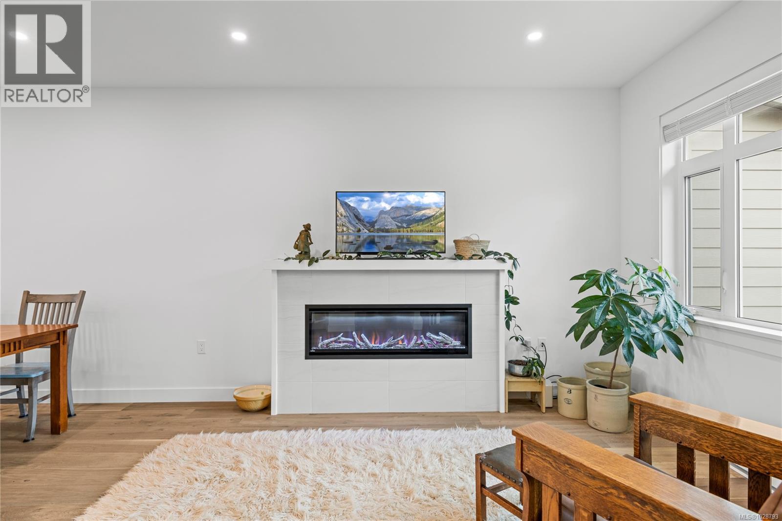 #6 180 FIRST AVE - 20