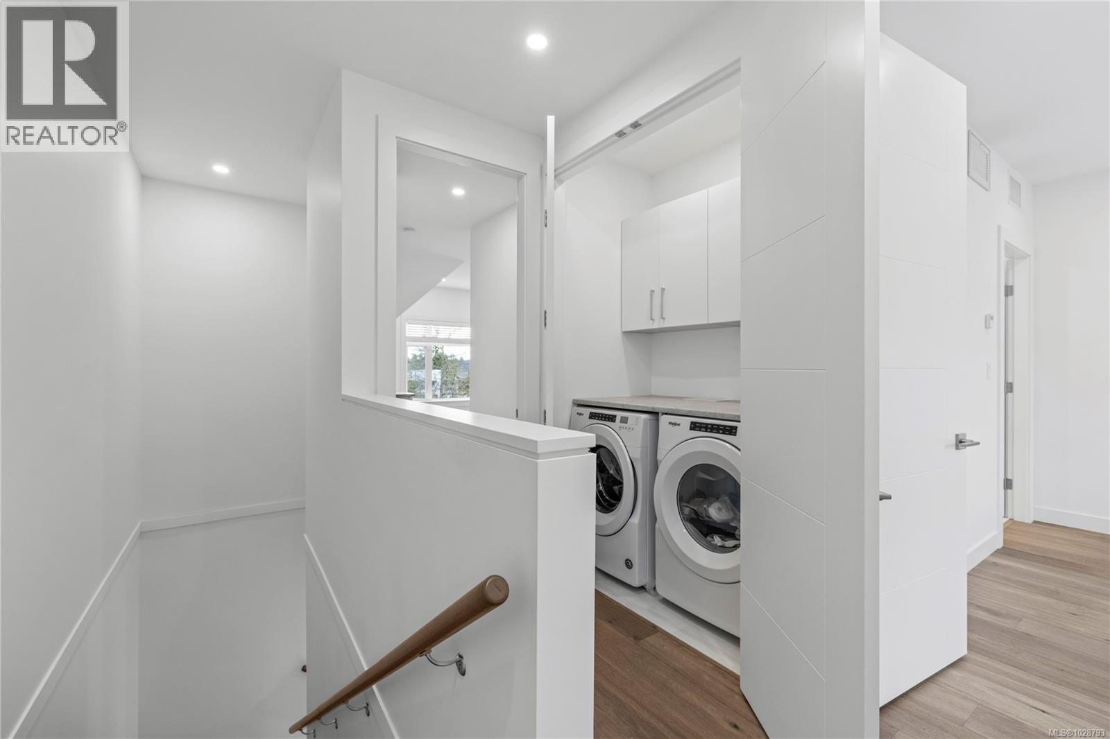 #6 180 FIRST AVE - 26