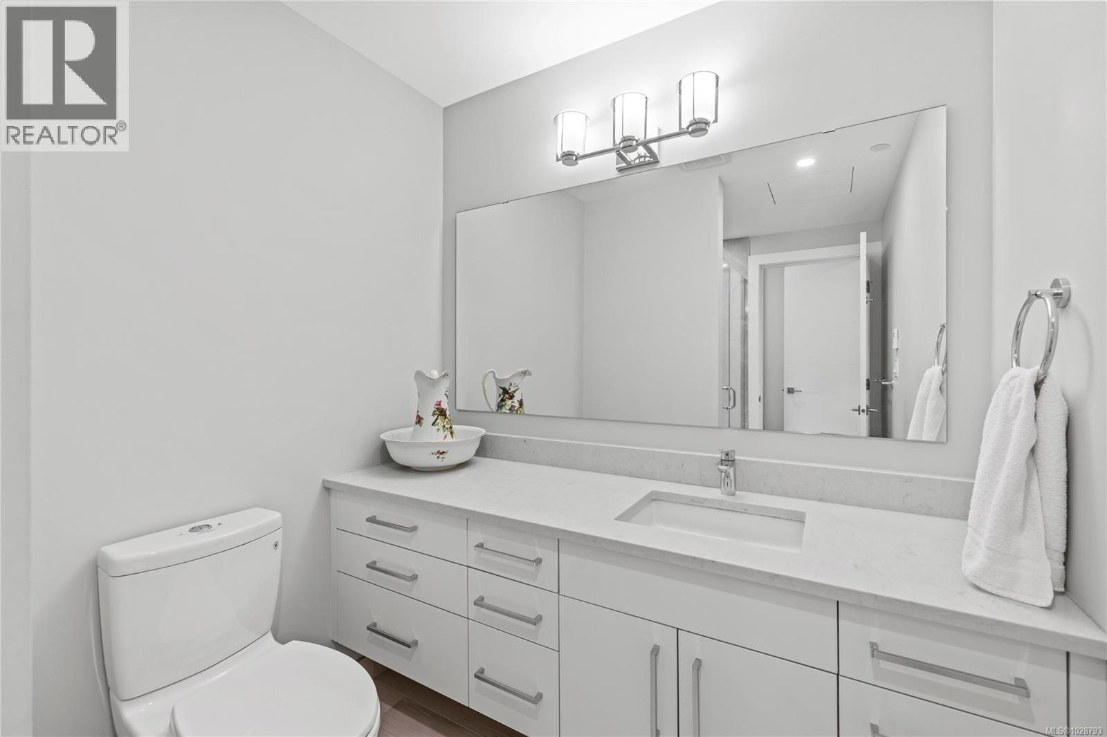 #6 180 FIRST AVE - 30