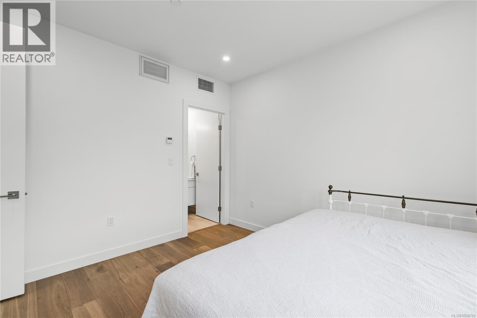 #6 180 First Ave - 31