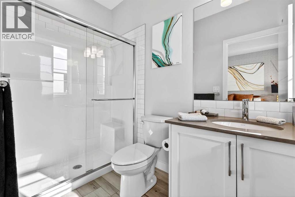 Single Family House for Sale in   Les Jardins Park SE Douglasdale/Glen Calgary 