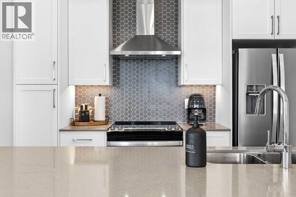 Single Family House for Sale in   Les Jardins Park SE Douglasdale/Glen Calgary 