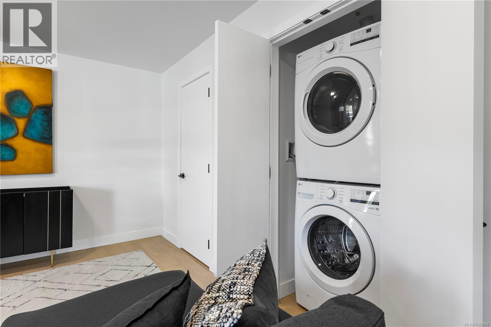 #101 2629 MILLSTREAM RD - 16