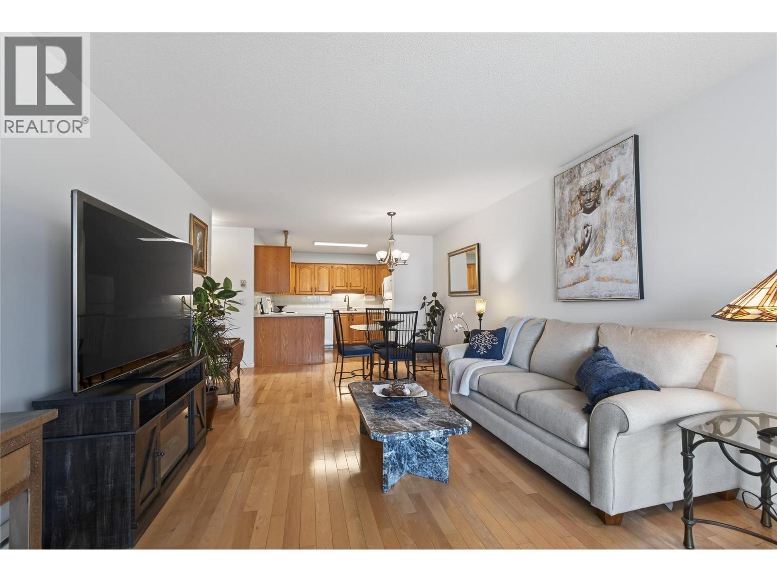 #101 1055 Lawrence Avenue - 4