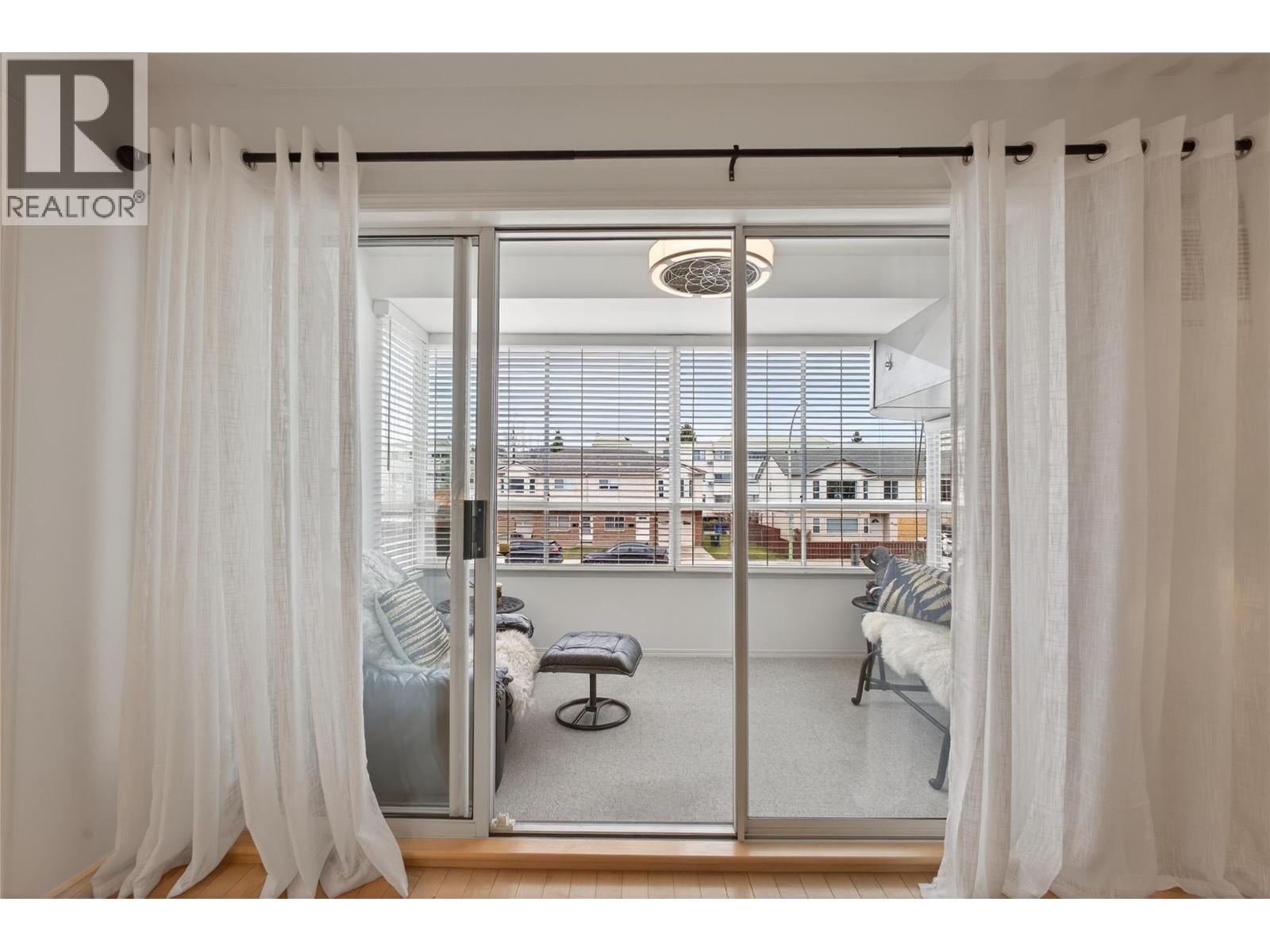 #101 1055 Lawrence Avenue - 15