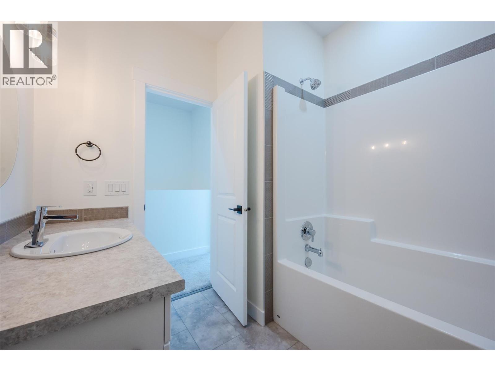 11612 Victoria Road S Unit# 102, Summerland