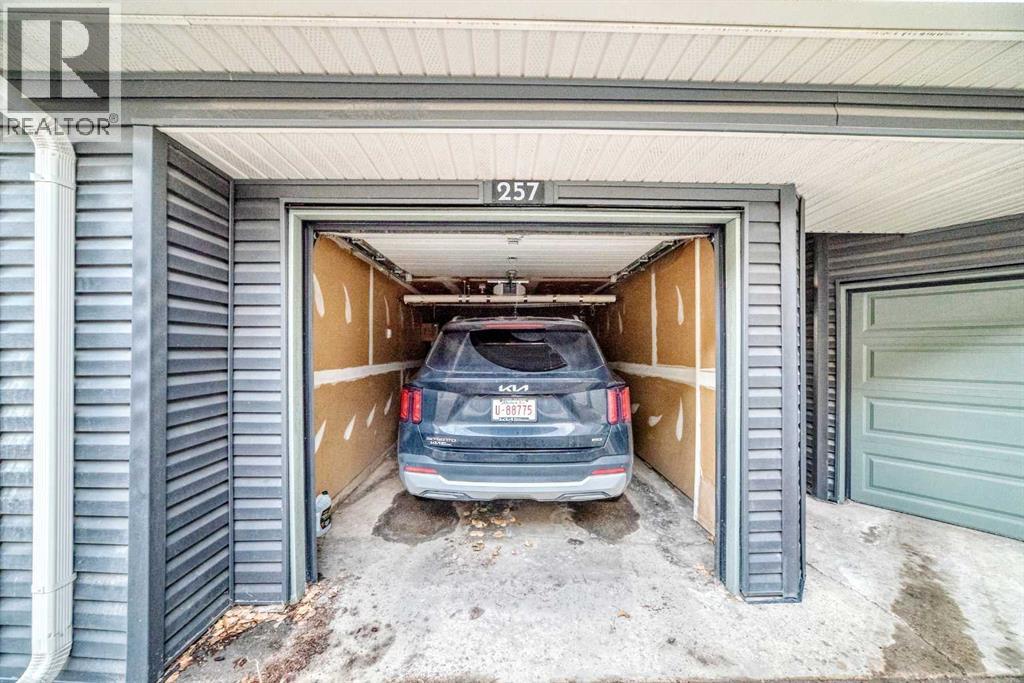 Single Family House for Sale in   Glamis Green SW Glamorgan Calgary 