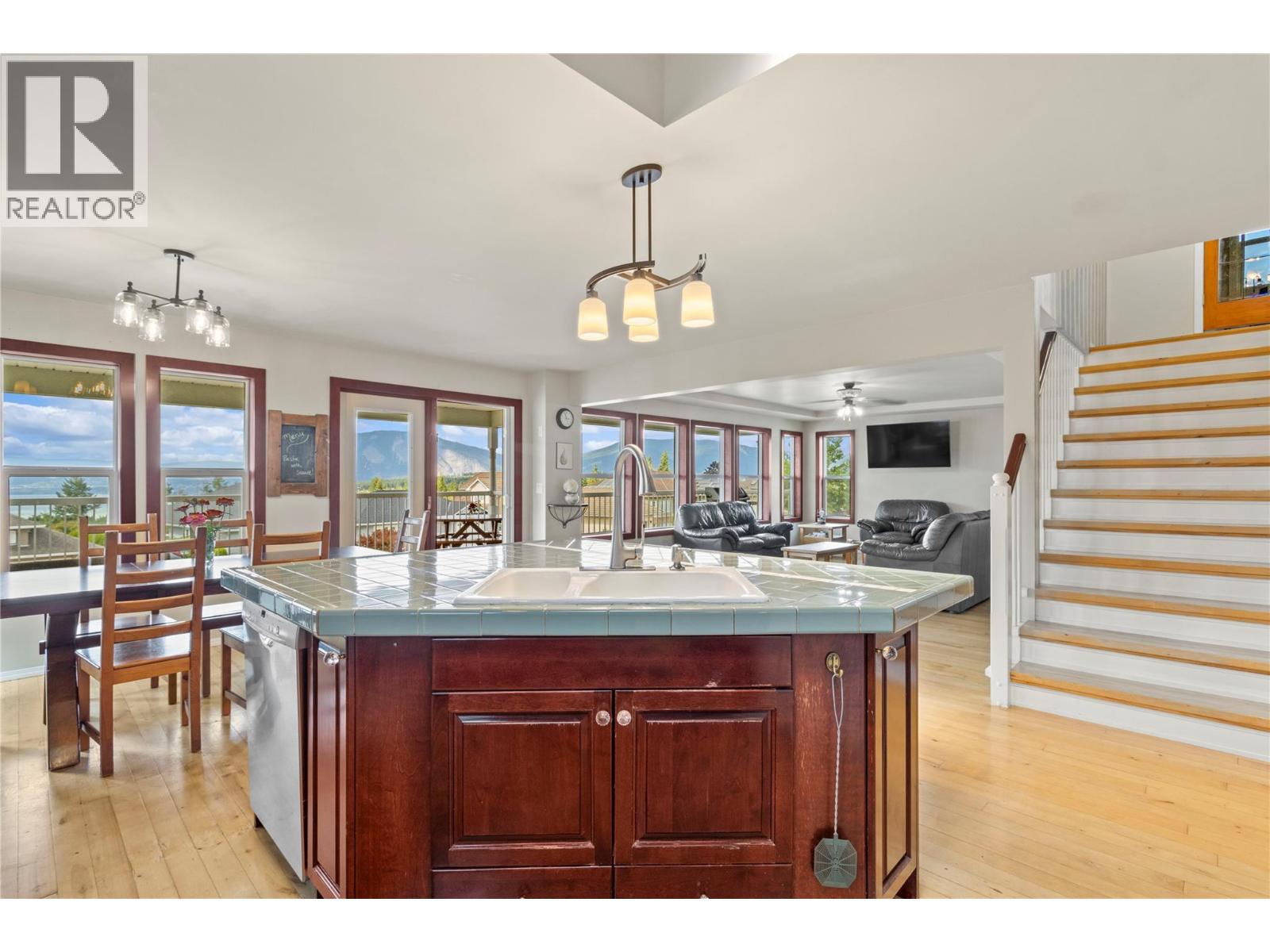 2500 4th Avenue SE, Salmon Arm