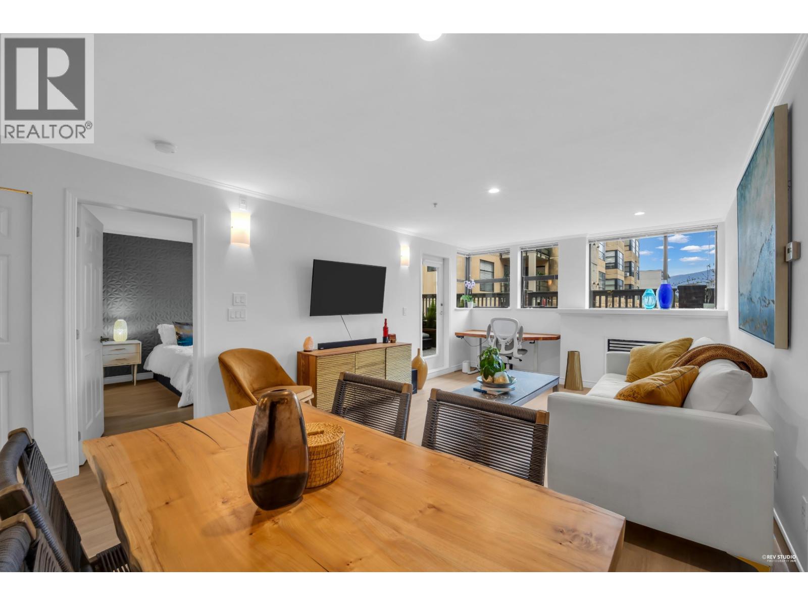 207 305 LONSDALE Avenue - photo 2