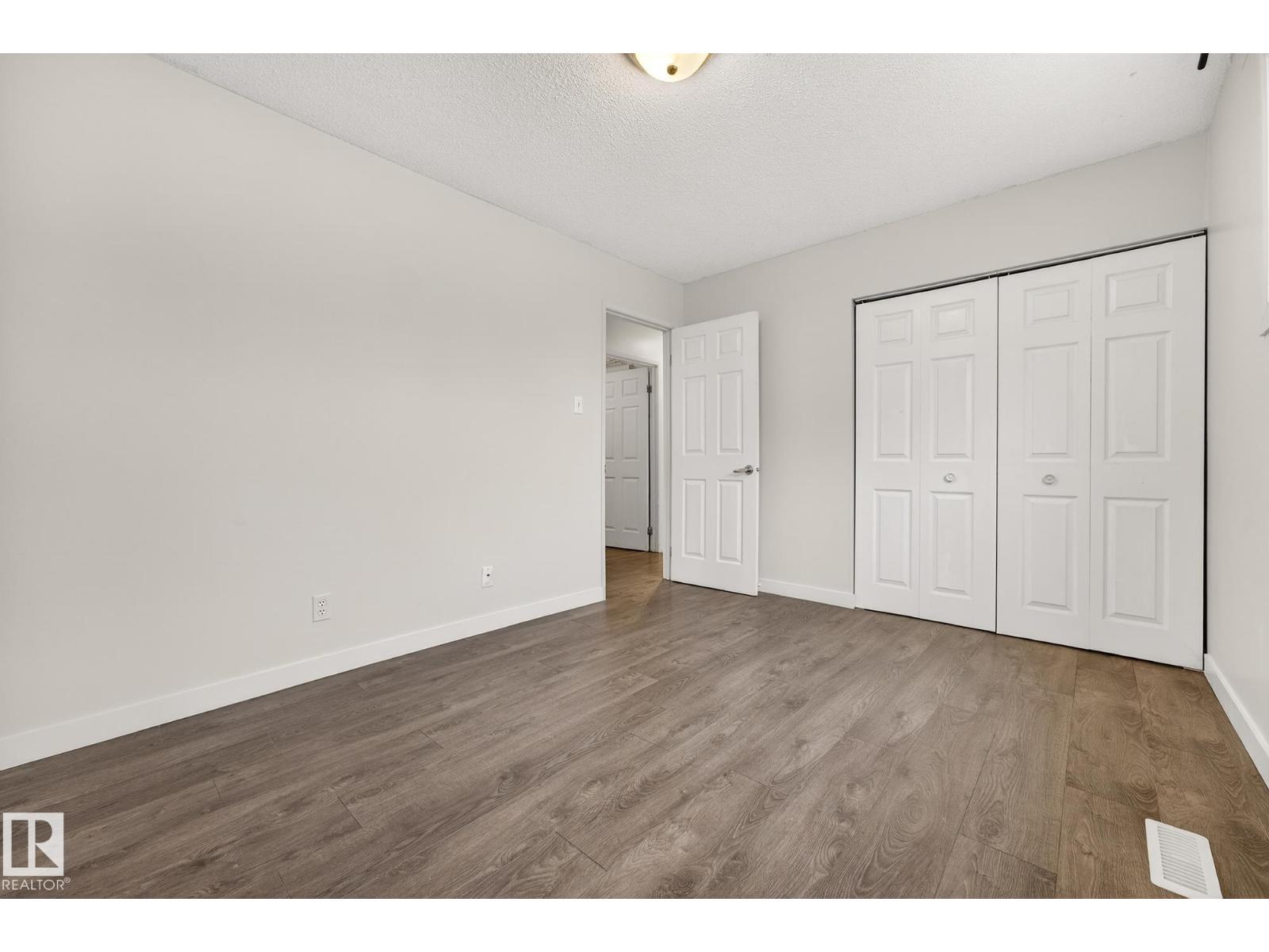 
          1414 LAKEWOOD RD W NW
            <br/>
            <span>Edmonton</span>
            , 
            <span>AB</span>
             <span>T6K3M2</span>
         - Photo 23