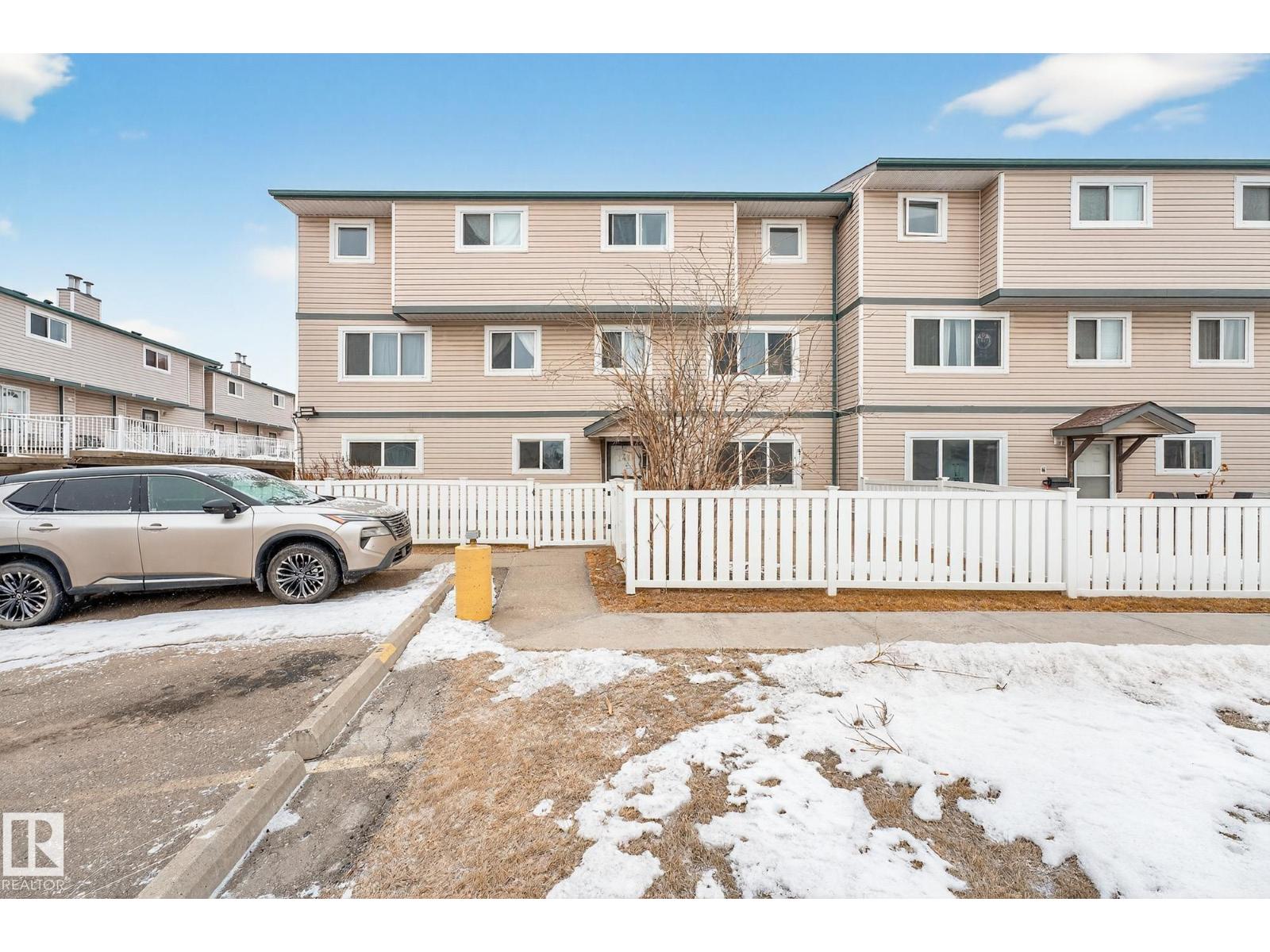 
          1414 LAKEWOOD RD W NW
            <br/>
            <span>Edmonton</span>
            , 
            <span>AB</span>
             <span>T6K3M2</span>
         - Photo 5