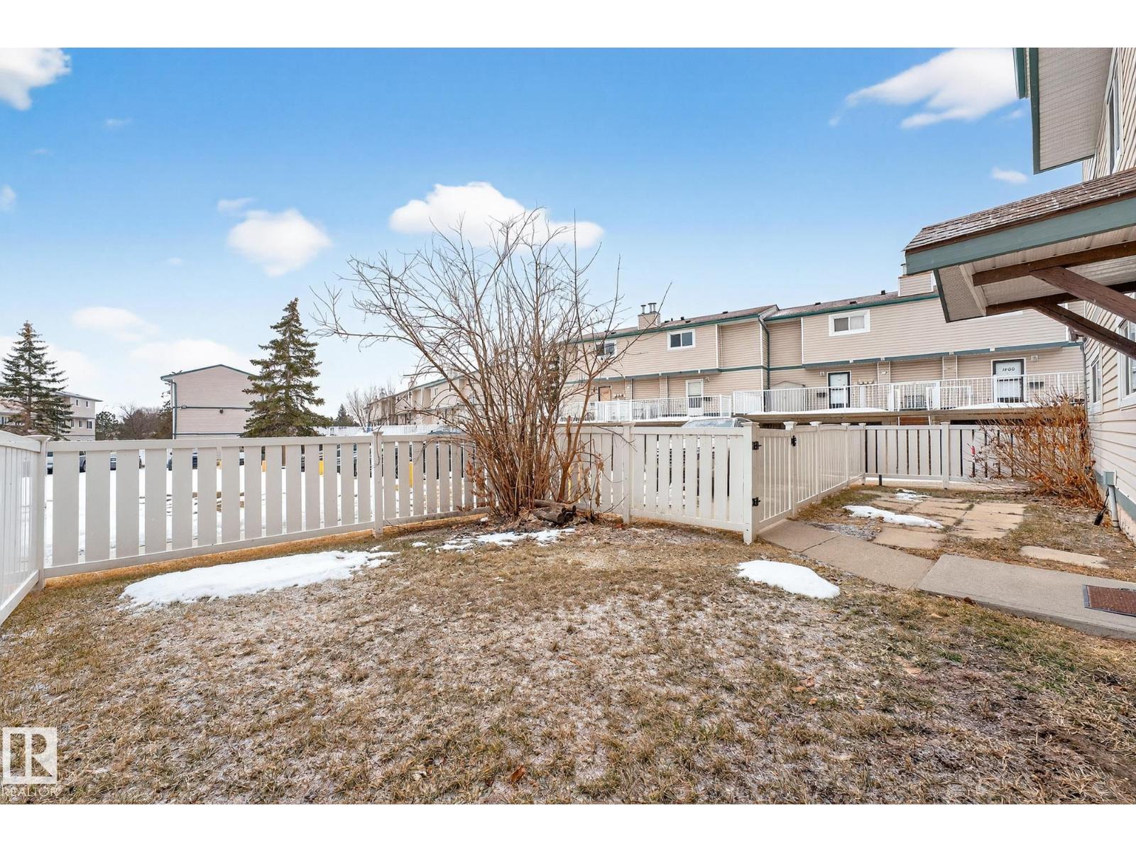 
          1414 LAKEWOOD RD W NW
            <br/>
            <span>Edmonton</span>
            , 
            <span>AB</span>
             <span>T6K3M2</span>
         - Photo 11
