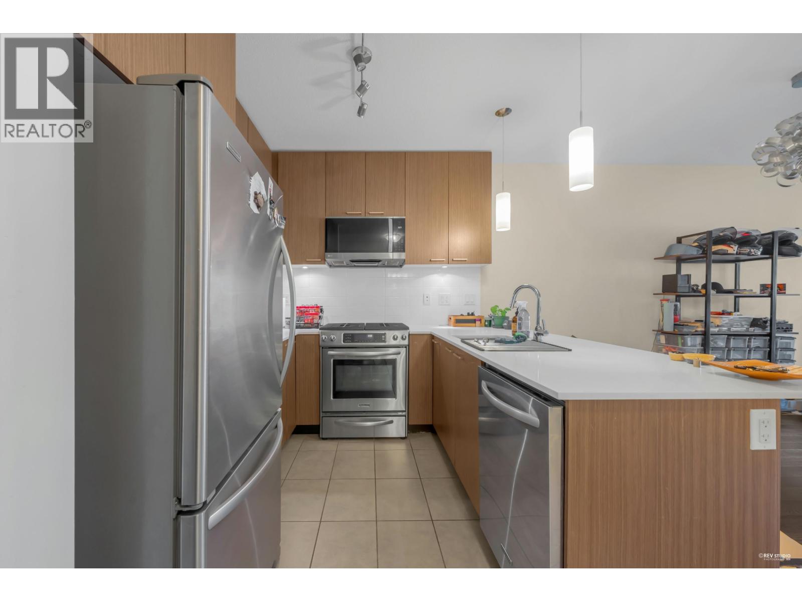 315 1330 MARINE DRIVE — photo 3