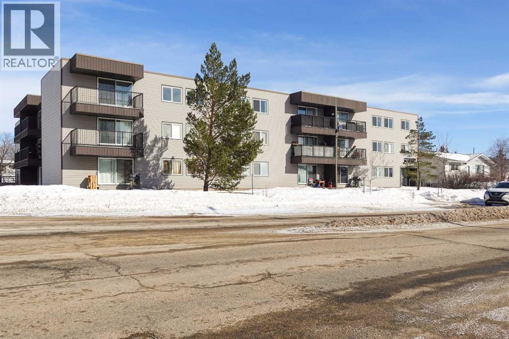 Single Family House for Sale in    Avenue Mountview Grande Prairie 