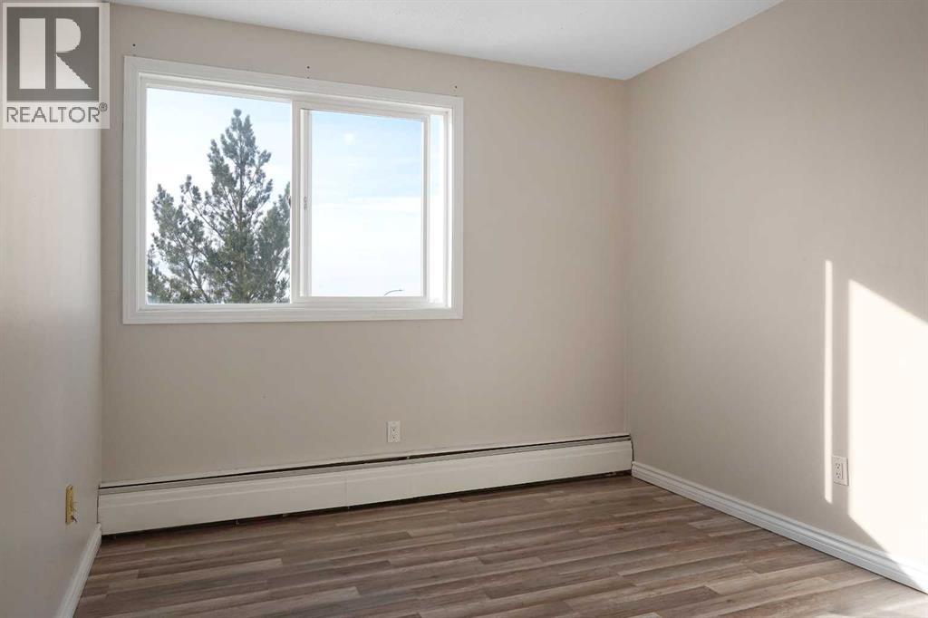 Single Family House for Sale in    Avenue Mountview Grande Prairie 