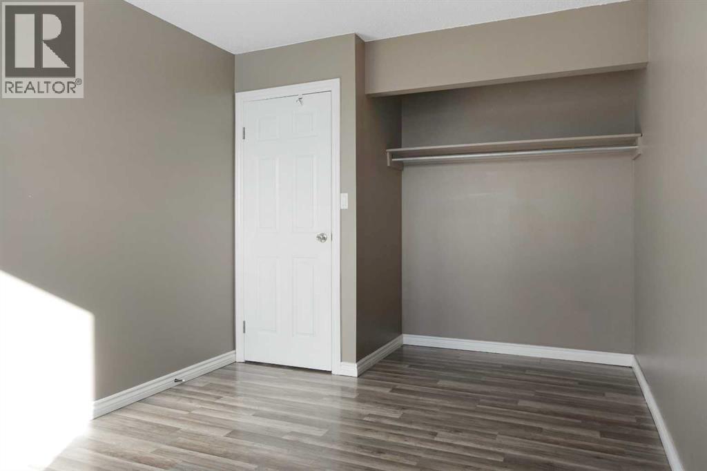 Single Family House for Sale in    Avenue Mountview Grande Prairie 