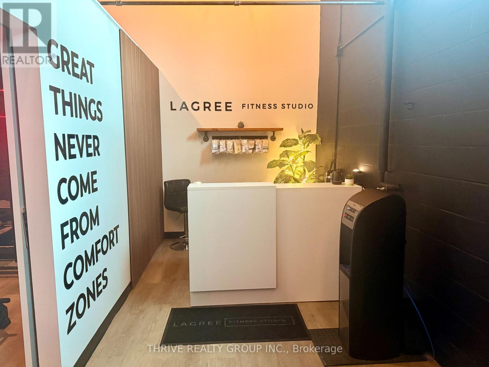 6 - 600 OXFORD STREET W