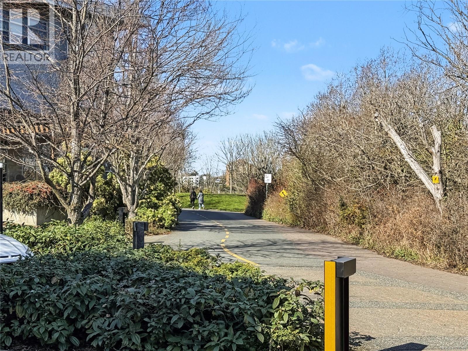 #201 785 Tyee Rd - 18