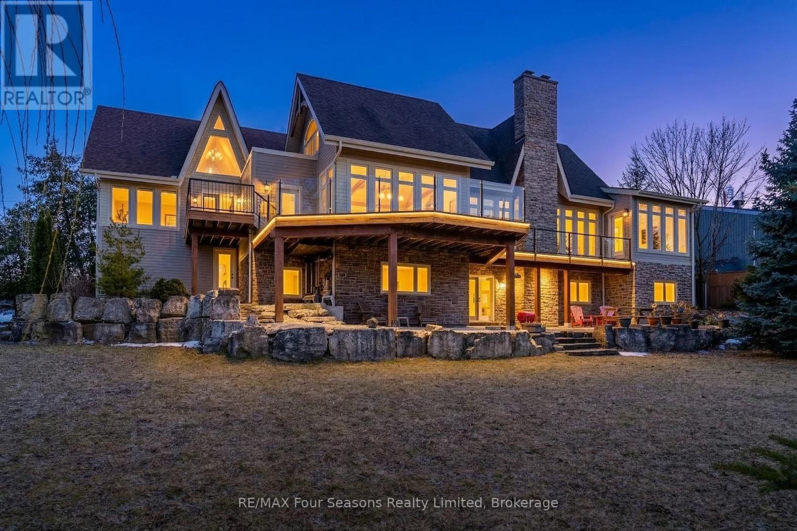 147 LAKESHORE ROAD E