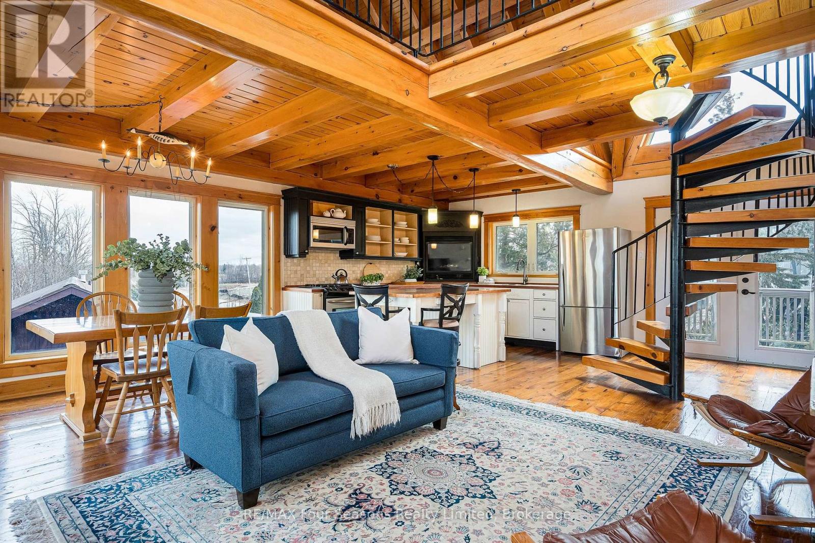 147 LAKESHORE ROAD E - 22