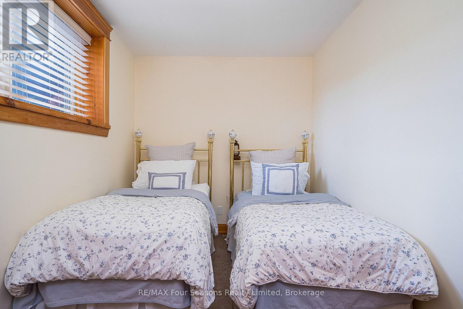 147 LAKESHORE ROAD E - 29