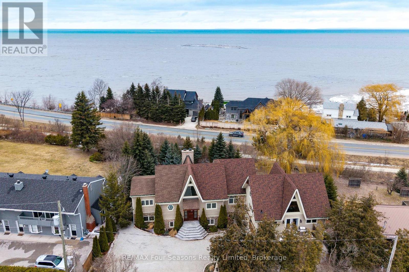 147 LAKESHORE ROAD E - 33