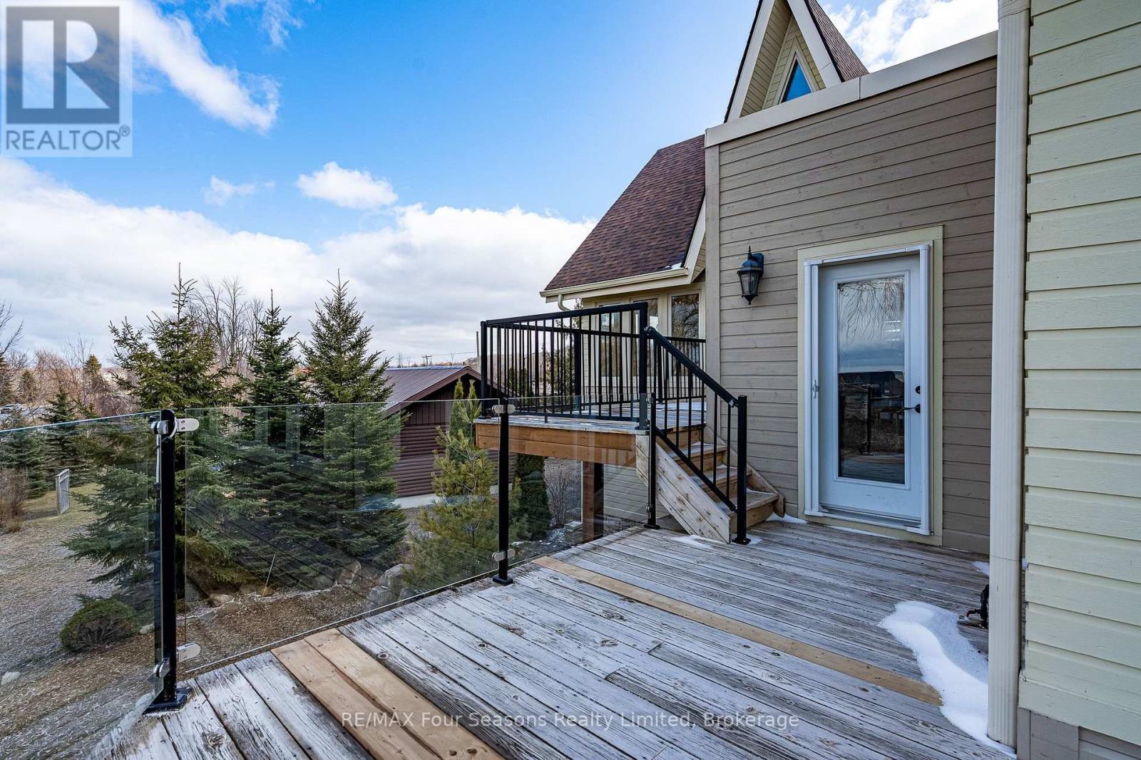 147 LAKESHORE ROAD E - 36