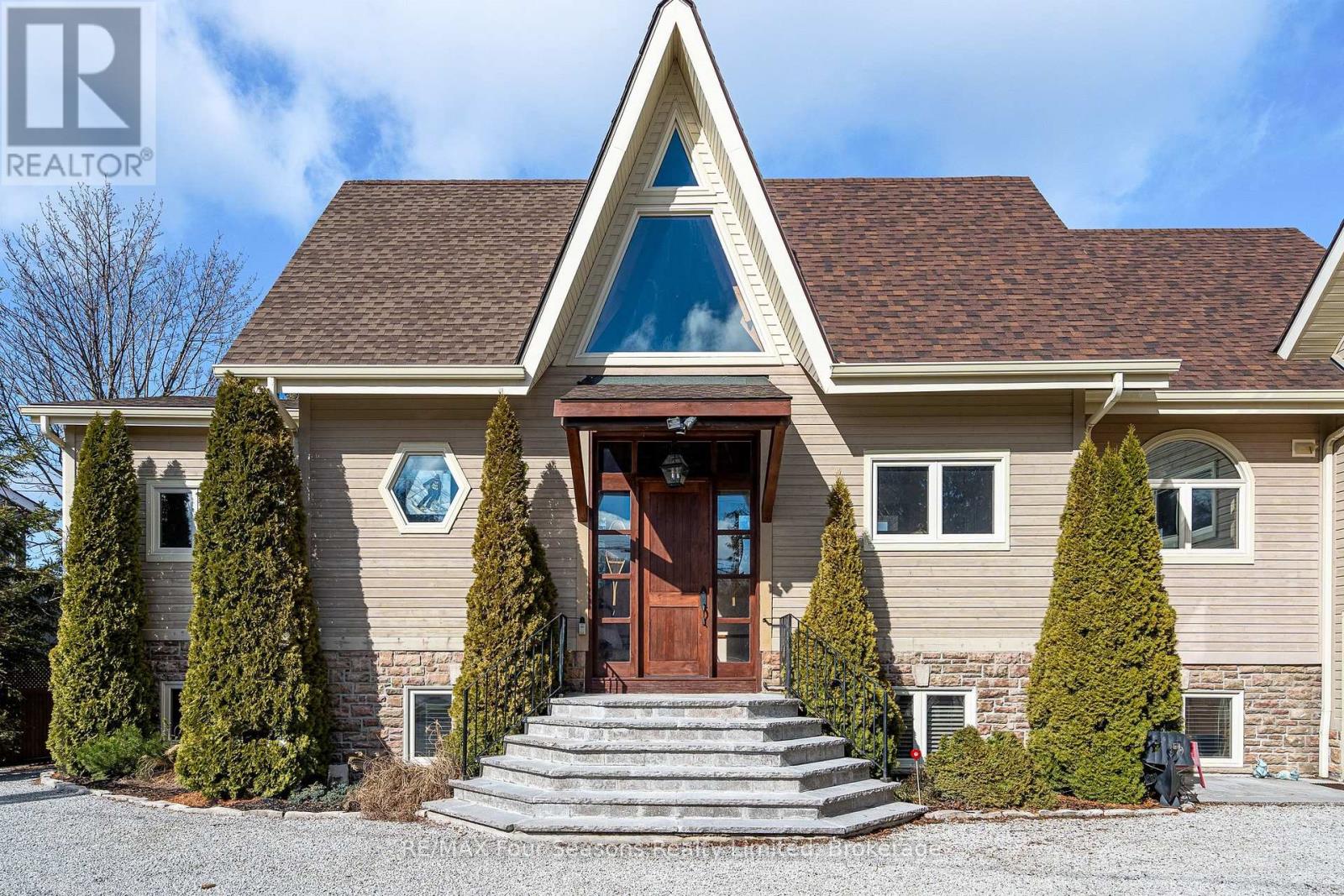 147 LAKESHORE ROAD E - 45